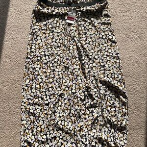 Sanctuary Floral Skirt new with tags. Size xl but fits more like a L or M